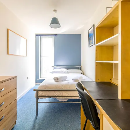 Contemporary Hampton 3 By Prescott